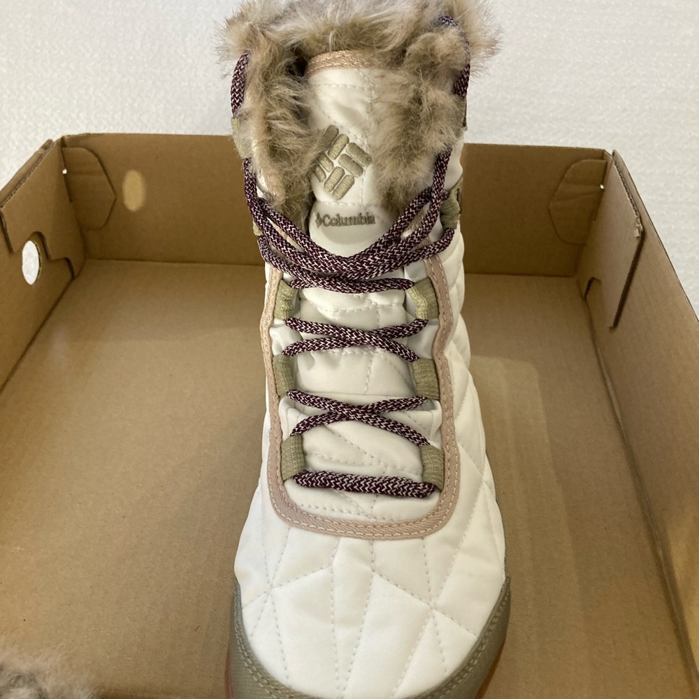 Columbia White and Gray Quilted Winter Boots - Picture 6 of 9